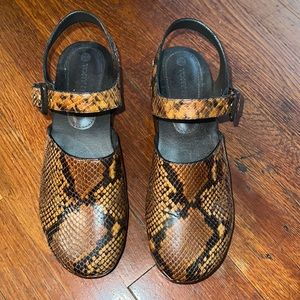 Tory Burch Snake Printed Lug Sole Clog, size 10.5. Must have shoes.